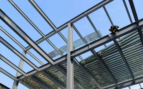 金昌金昌钢结构加工中的切割与钻孔精度控制要点